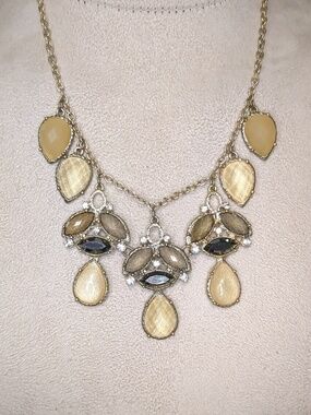 Statement Necklace Gold w/ Crystals Faceted Stones Neutral Beige Grey Taupe 21"
